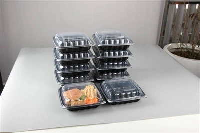 Ta ut matbeholder av plast